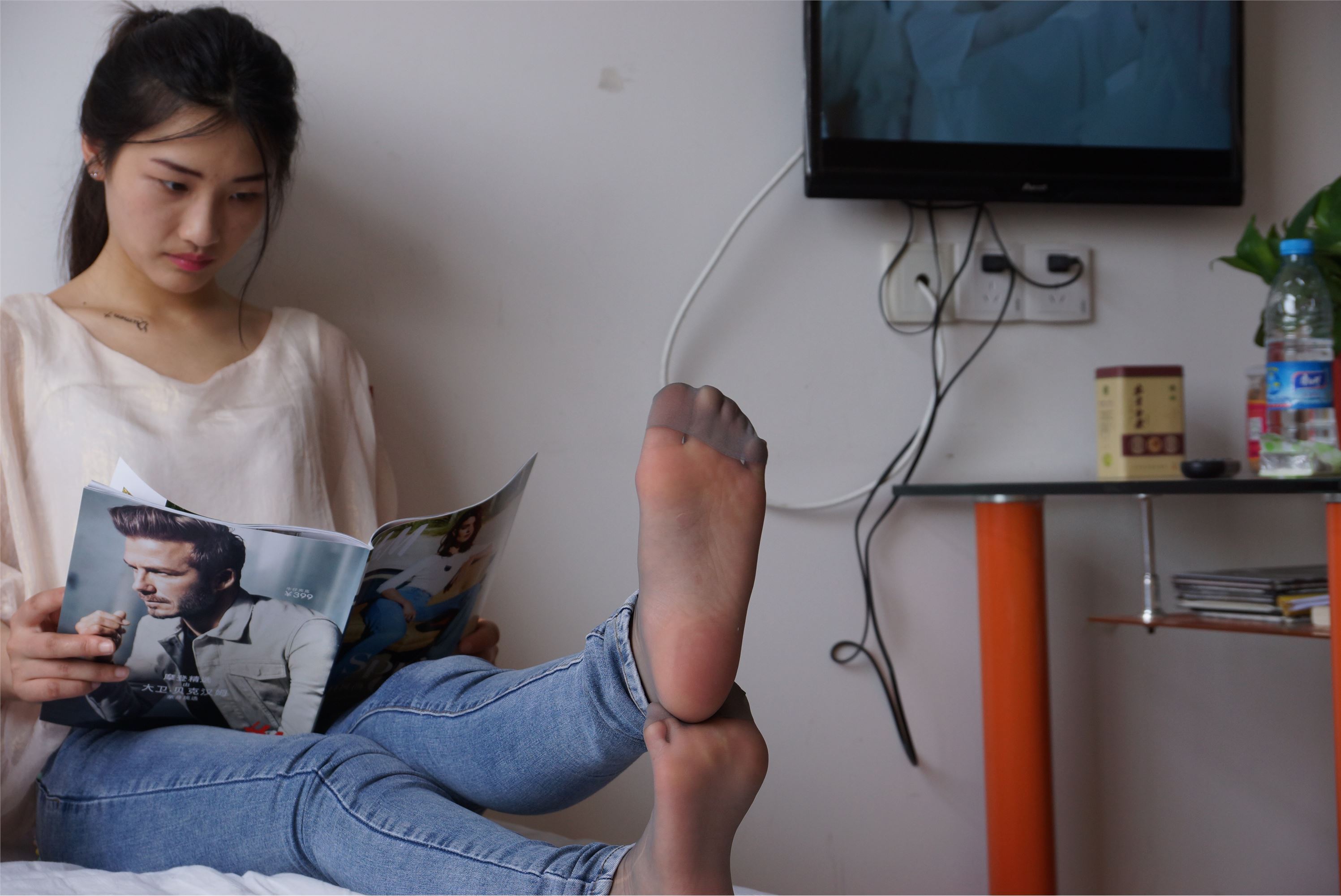 自由摄影 No.005 惬意的周末经典短灰丝陪你看看书